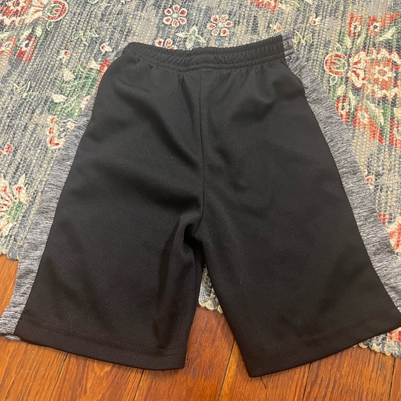 Spider-Man elastic waistband pull on style active shorts - Picture 3 of 3